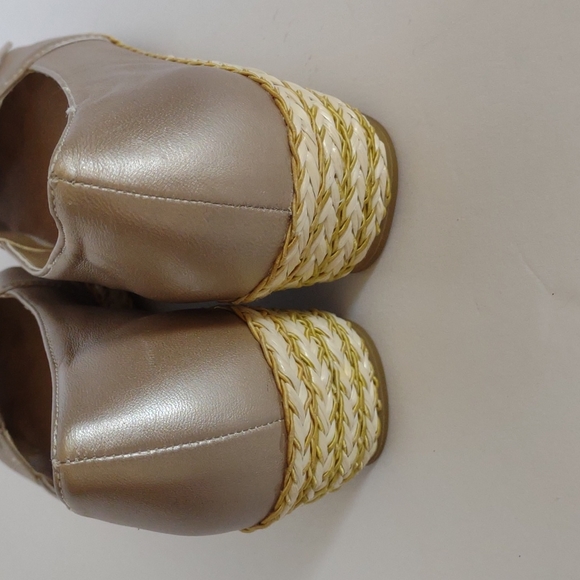 Comfy Wedges Size 5 Platinum Leather - Picture 4 of 6